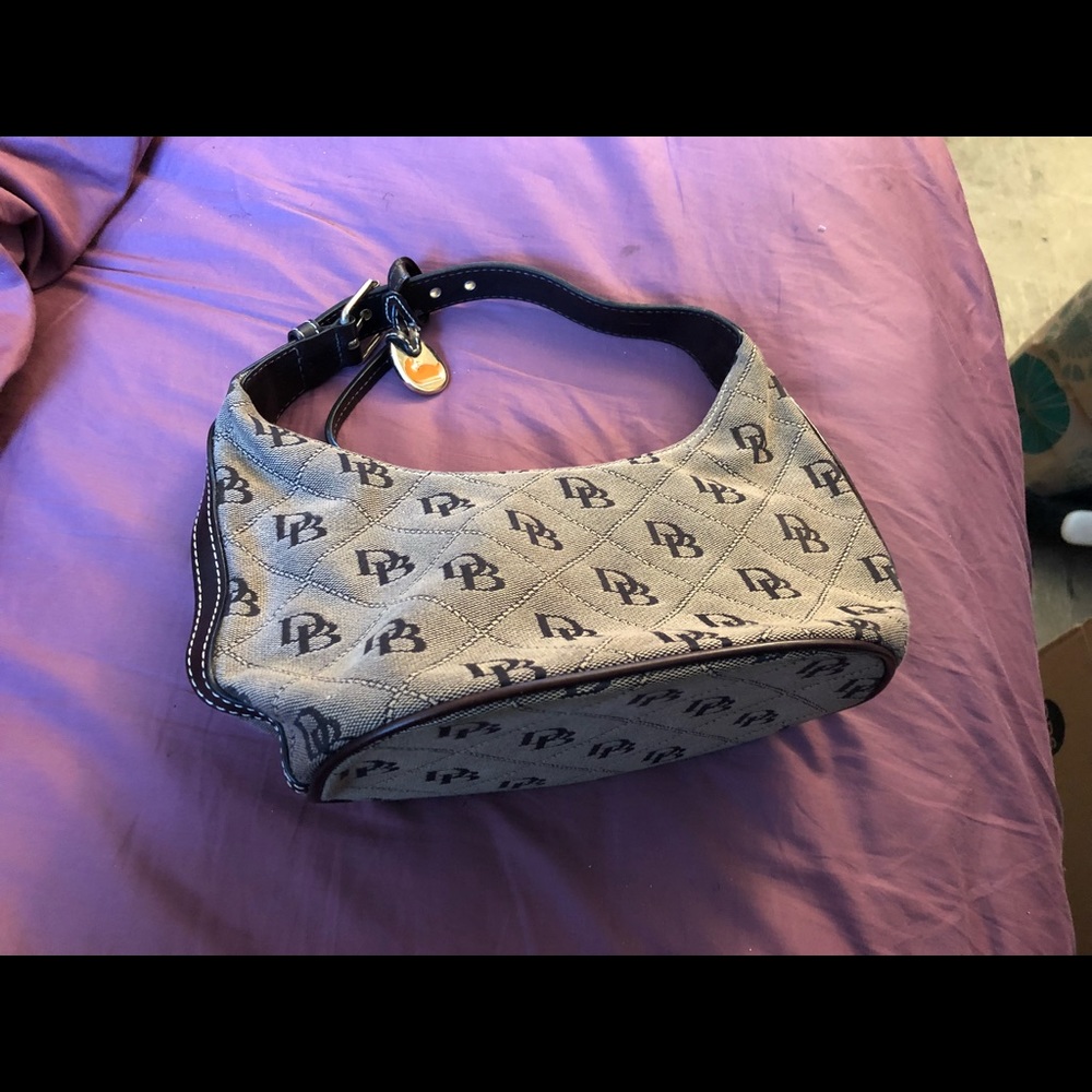 Small Dooney & Bourke purse